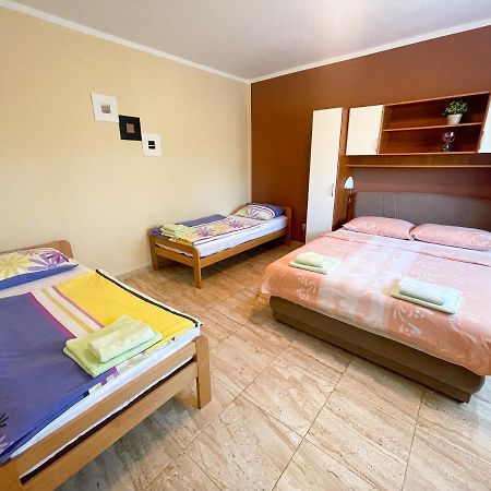 Apartmani Combaj Jadranovo Ngoại thất bức ảnh