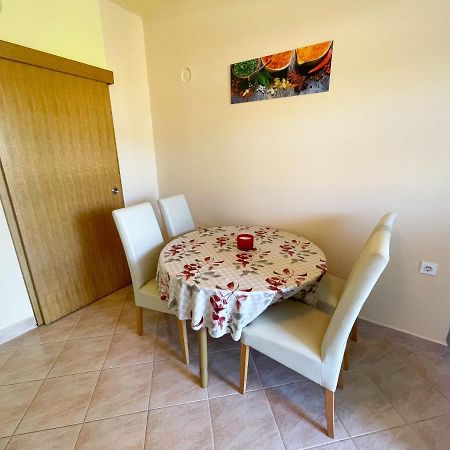 Apartmani Combaj Jadranovo Ngoại thất bức ảnh