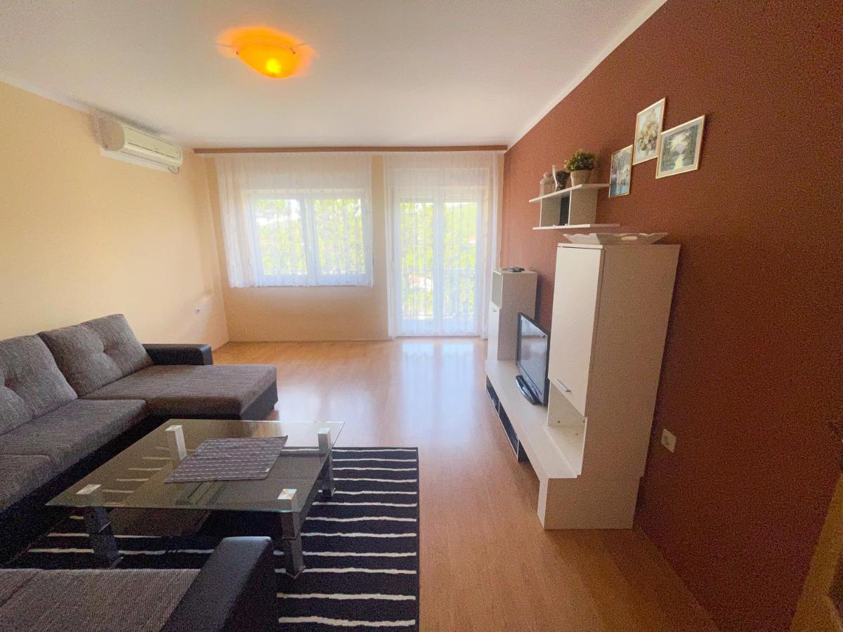 Apartmani Combaj Jadranovo Ngoại thất bức ảnh