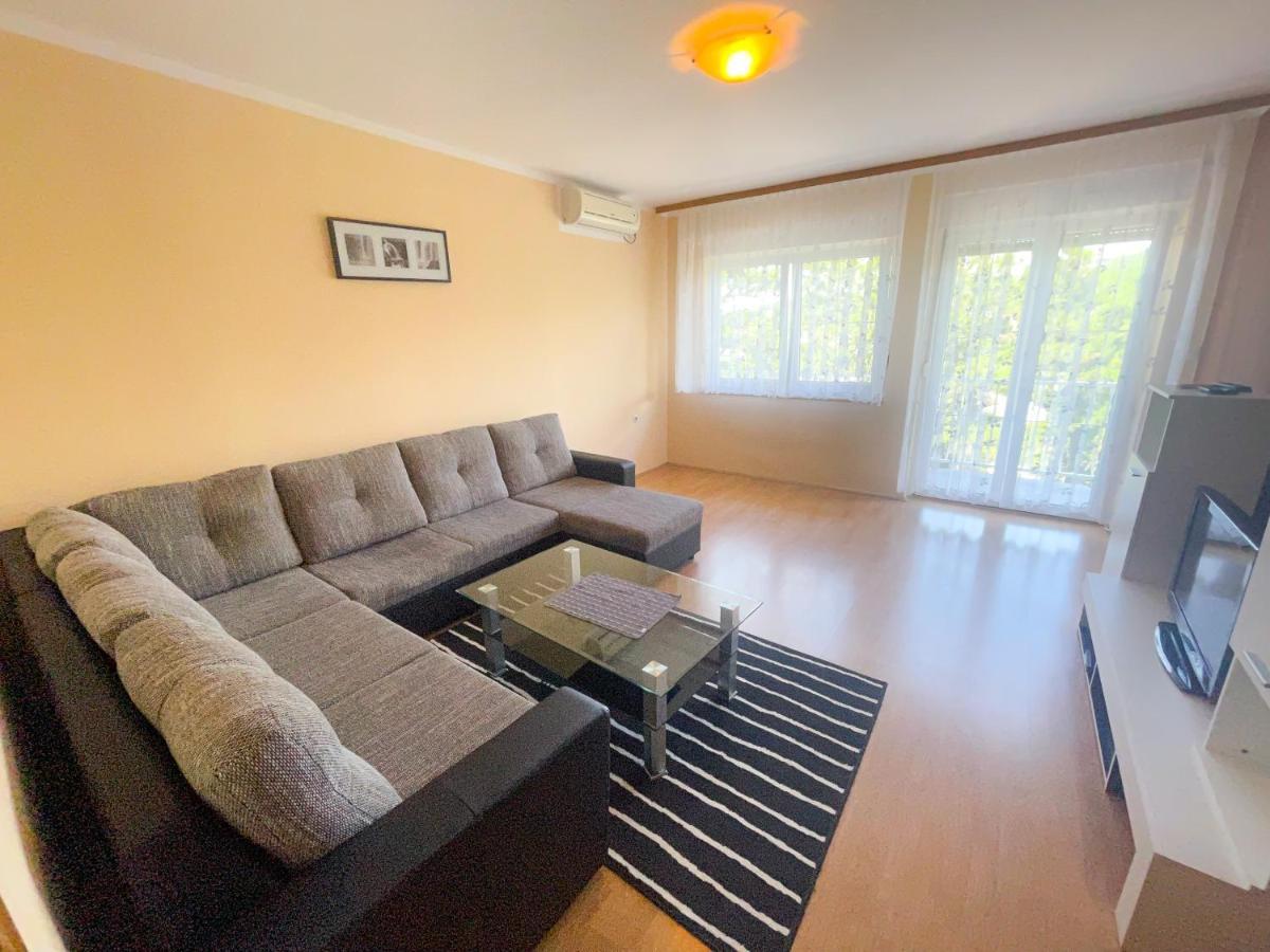 Apartmani Combaj Jadranovo Ngoại thất bức ảnh