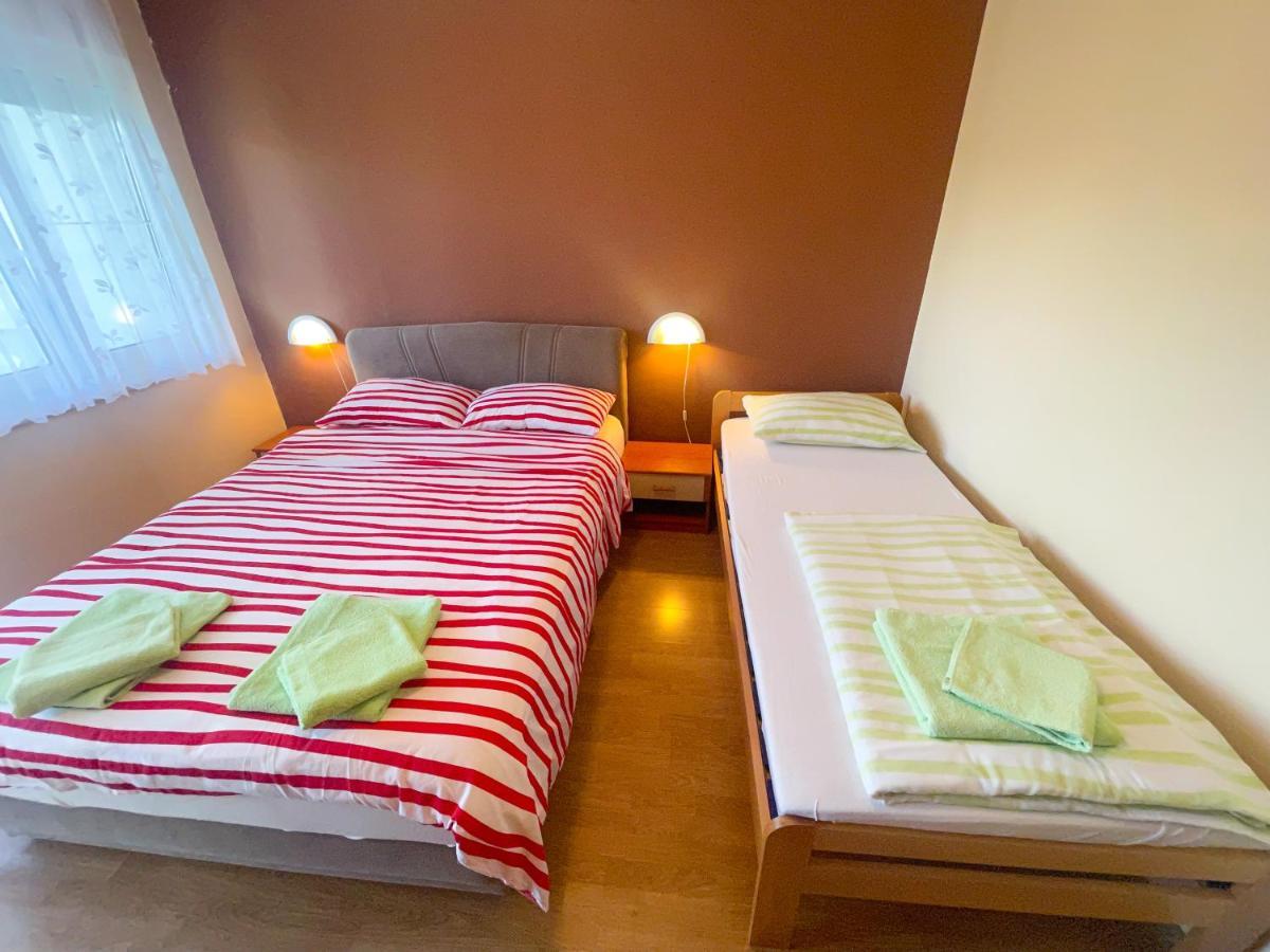 Apartmani Combaj Jadranovo Ngoại thất bức ảnh