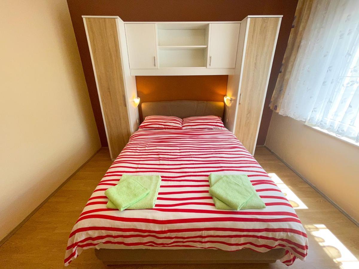 Apartmani Combaj Jadranovo Ngoại thất bức ảnh