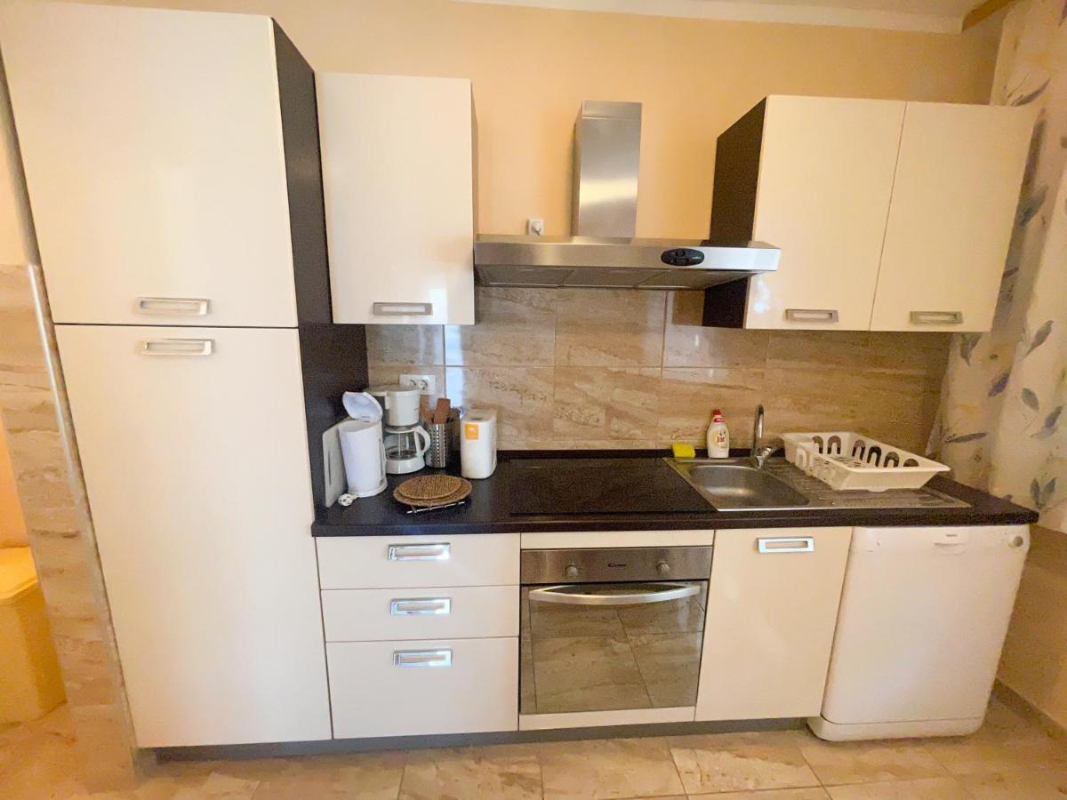Apartmani Combaj Jadranovo Ngoại thất bức ảnh