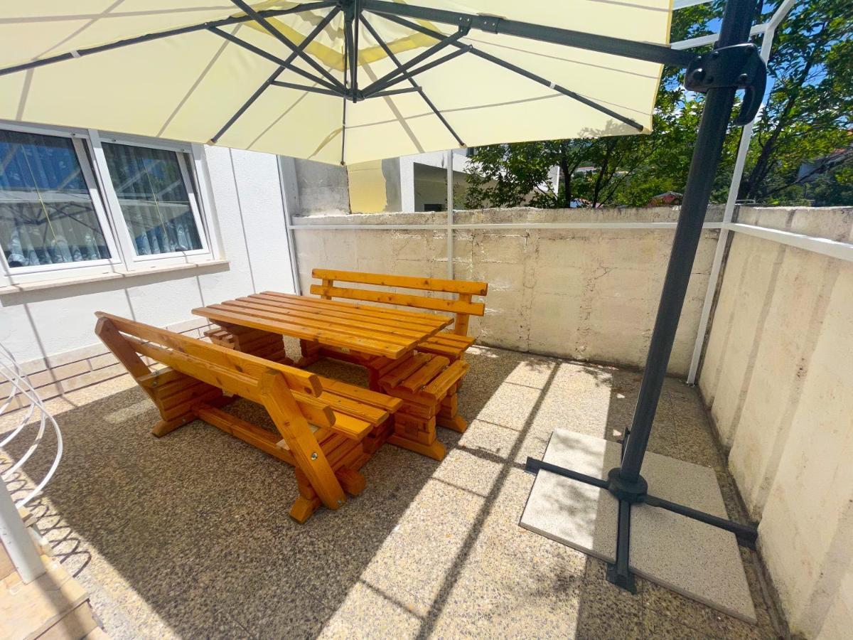 Apartmani Combaj Jadranovo Ngoại thất bức ảnh