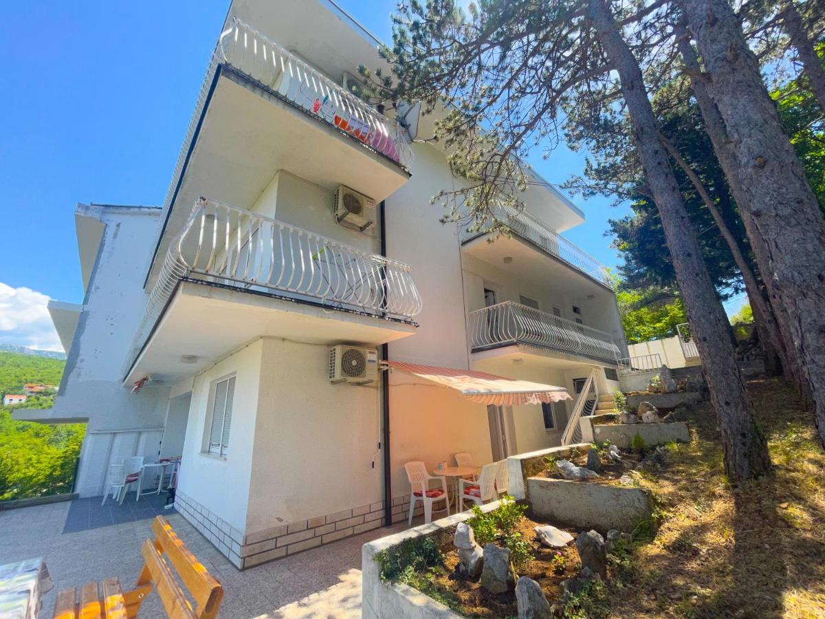 Apartmani Combaj Jadranovo Ngoại thất bức ảnh