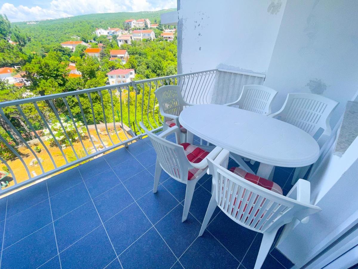 Apartmani Combaj Jadranovo Ngoại thất bức ảnh