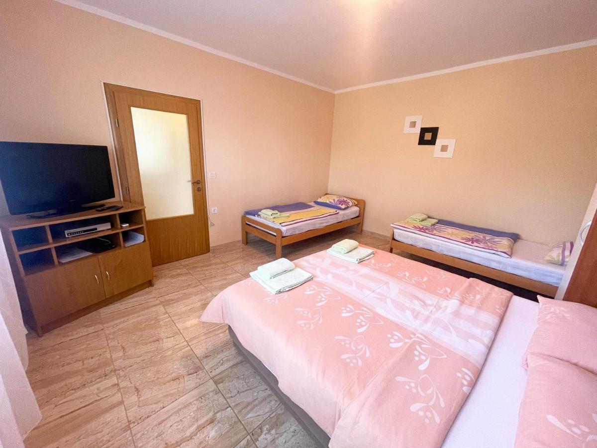 Apartmani Combaj Jadranovo Ngoại thất bức ảnh