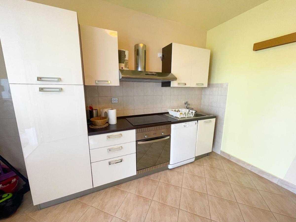 Apartmani Combaj Jadranovo Ngoại thất bức ảnh