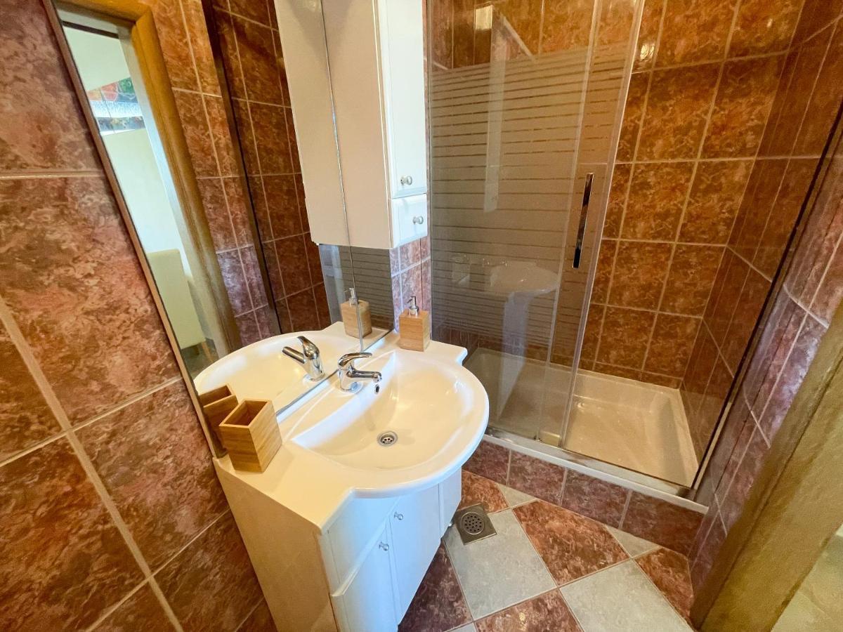 Apartmani Combaj Jadranovo Ngoại thất bức ảnh