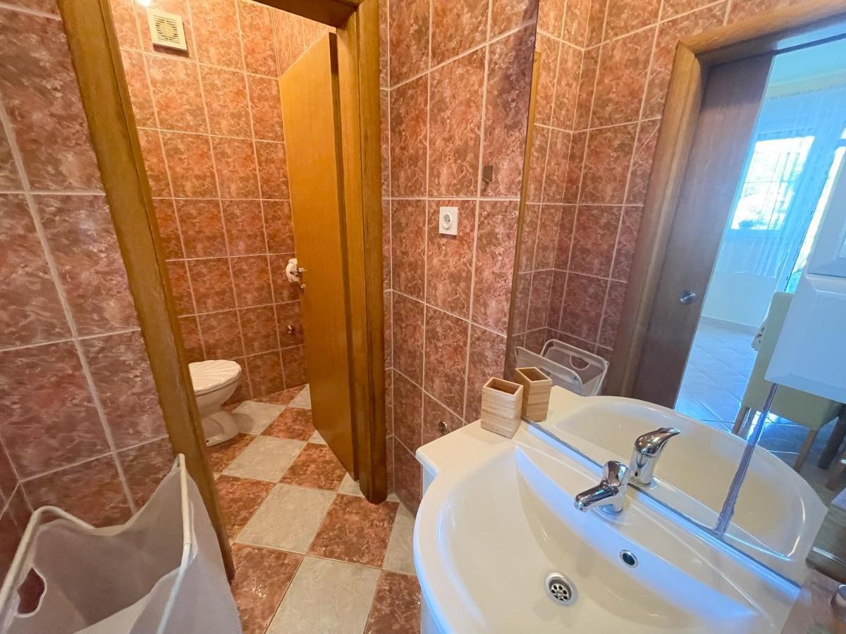 Apartmani Combaj Jadranovo Ngoại thất bức ảnh